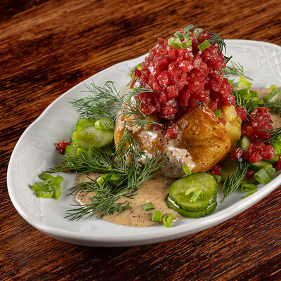 Тартар из говядины с молодым картофелемв Blackchops по цене 1200 ₽