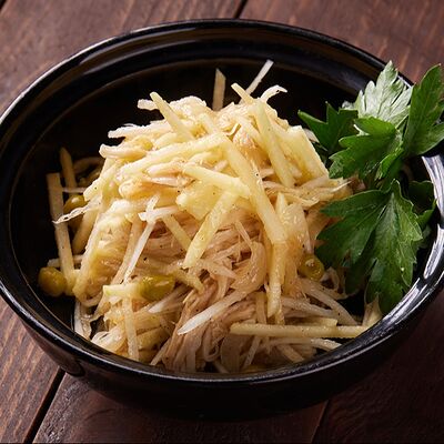 Салат из дайкона с курицей в Паназия & Суши-рум по цене 430 ₽