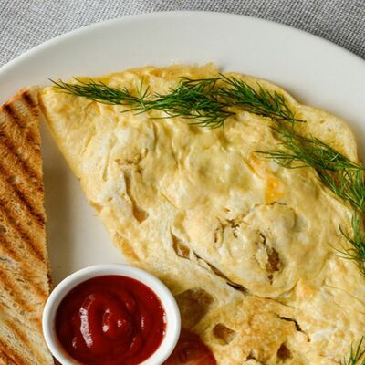 Королевский омлет в Тревеллерс кофе по цене 469 ₽