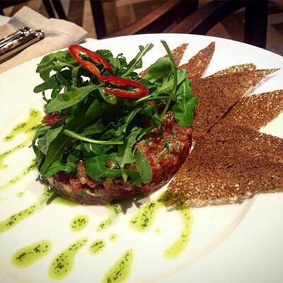 Тартар из говядины в Wine room gallery по цене 870 ₽