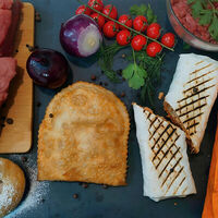 Логотип Крымско-татарские чебуреки и шаурма