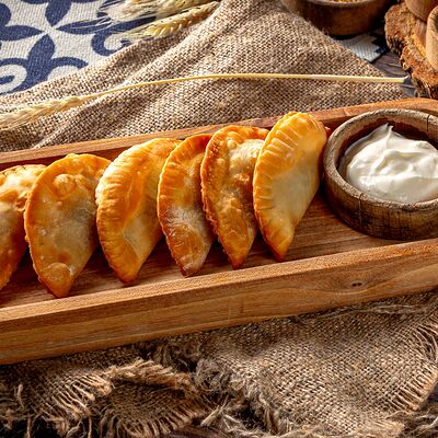 Мини чебуреки со сметаной в Shanyraq по цене 2250 ₸