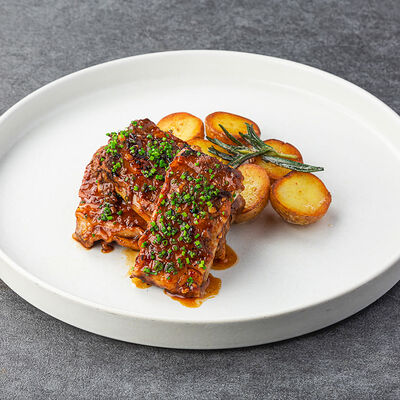 Свиные ребра в азиатской глазури с картофелем и розмарином в Склад 22 по цене 790