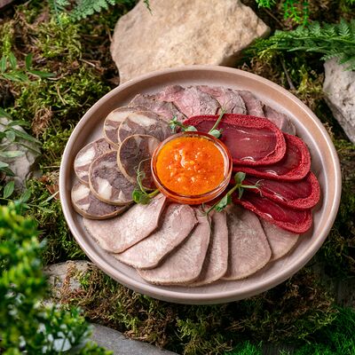 Мясная тарелка в Павлин 2.0 по цене 1250 ₽