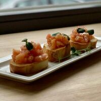 Классическая брускетта с томатами в Klaus Cafe