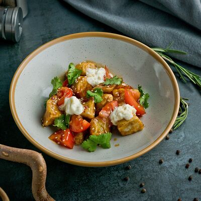 Салат с баклажанами и страчателлой в Белый Аист по цене 540 ₽