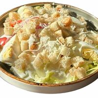 Салат Цезарь с курицей в Кафе Миндаль