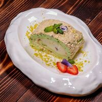 Фисташковый рулет в The River Restaurant