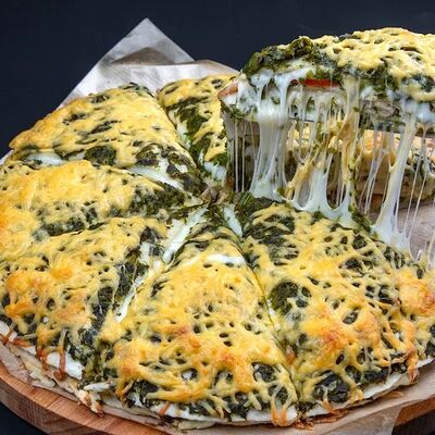 Пицца Крейзи шпинат в CRAZY SUSHI по цене 1890 ₽
