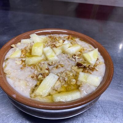 Каша овсяная на миндальном молоке в Трактир Медведь по цене 2790 ₸