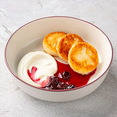 Сырники со сметаной и вареньем на выбор в Шоколадница по цене 350 ₽