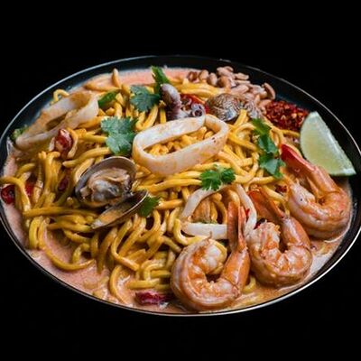 Том ям noodle в Pad Thai Asianbistro по цене 780 ₽