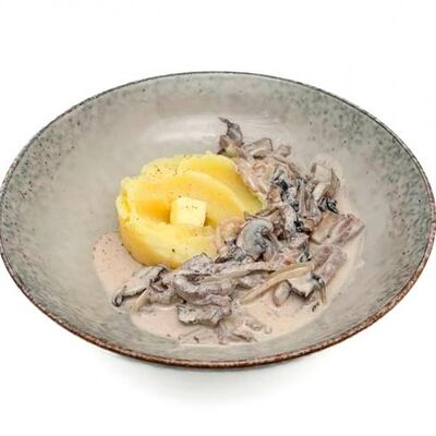 Бефстроганов из говядины в Garage по цене 880 ₽