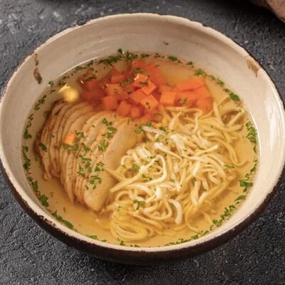 Куриный бульон с лапшой в Пламя и Вино по цене 450 ₽