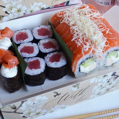 Сет С Любовью в подарочной упаковке в Держи рыбу по цене 2500