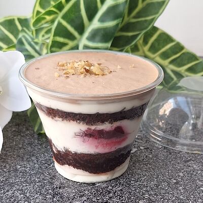 Вишнёво - шоколадный трайфл в Еду домой по цене 270 ₽