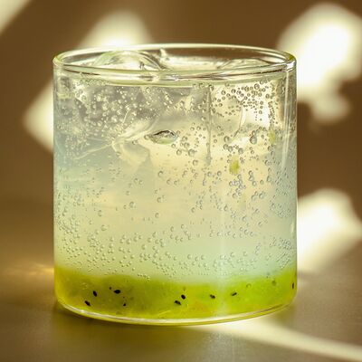 Лимонад киви-базилик L в Runshtein Coffee по цене 350 ₽