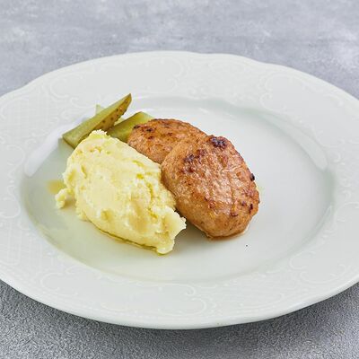 Котлеты Куриные с картофельным пюре и соленым огурцом в Царь по цене 690 ₽