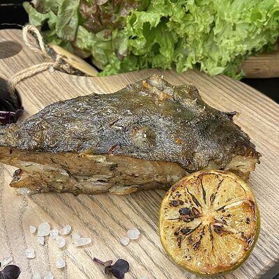 Стейк Камбала Grill в Мёд и мясо по цене 1200 ₽
