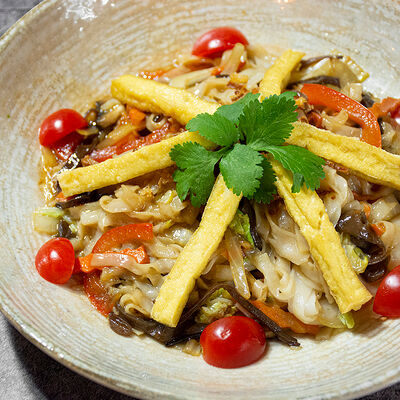 Лапша с двойными овощами в Вьетнамская кухня CYCLO по цене 579 ₽