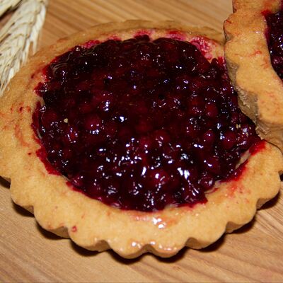 Тарт брусничный в Хлеборезов по цене 185 ₽