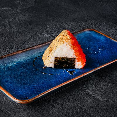 Онигири с угрем и куриной грудкой в Sticks Sushi по цене 195 ₽