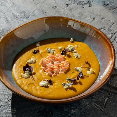 Тыквенный суп с лососемв Муссон по цене 1150 ₽