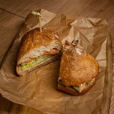 Сендвич с лососем 170гр в Polla Vina по цене 730 ₽