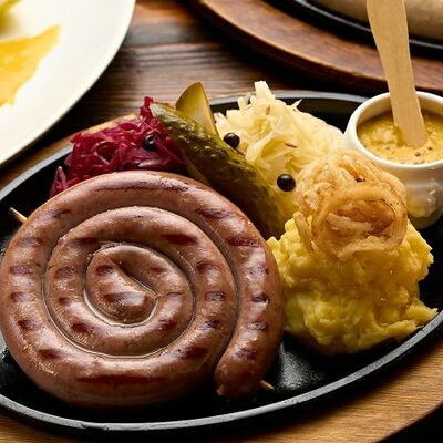 Охотничьи колбаски гриль с хурмой в Линдерхоф по цене 1295 ₽