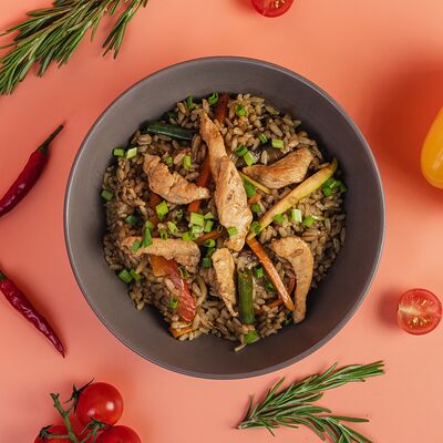 Рис с цыпленком в Rooooolls по цене 490 ₽