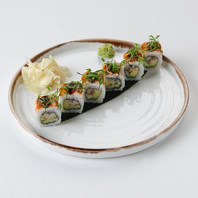 Ролл сугрем, креветками и икрой морских рыб в Aquamarine по цене 1450 ₽