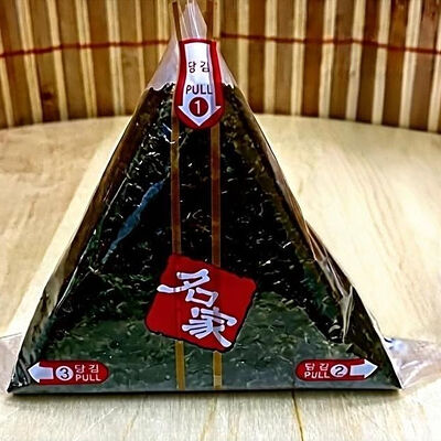 Онигири с лососем в соусе чили-манго в Суши Пицца Lafka по цене 300 ₽