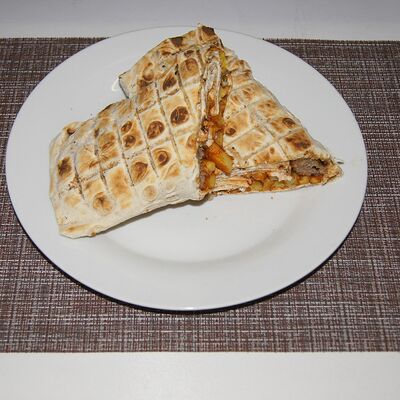 Шаурма по-узбекски с телятиной в Шашлыки & Пироги по цене 450 ₽