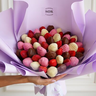 Клубничный букет №190 в SOK - клубника в шоколаде по цене 7990 ₽