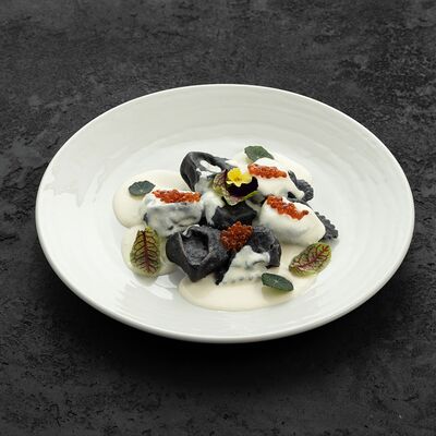 Пельмени с лососем в соусе белое вино и красной икрой в Асъядор по цене 1100 ₽