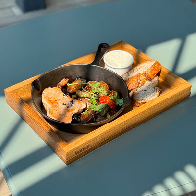 Индейка с овощами и кремчизом из сыра сиртаки и свежей кинзы в Banoffi (Bormio) по цене 900 ₽