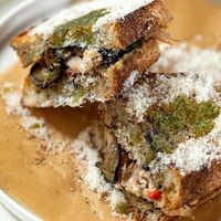 Сэндвич с пастрами в KARMA