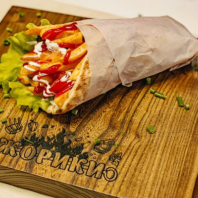 Гиро с курицей в Жорики кухня на углях по цене 480 ₽