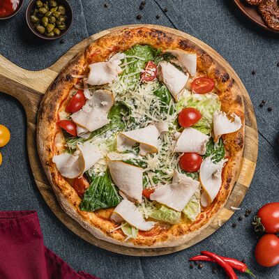 Пицца Цезарь с курицейв Суши & Саке Izakaya Bar по цене 1230 ₽