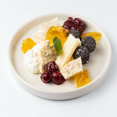 Сырное ассорти в Гоген по цене 1485 ₽