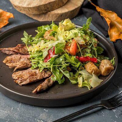 Салат с баклажаном и говядиной в Mesto Sushi & Grill по цене 450