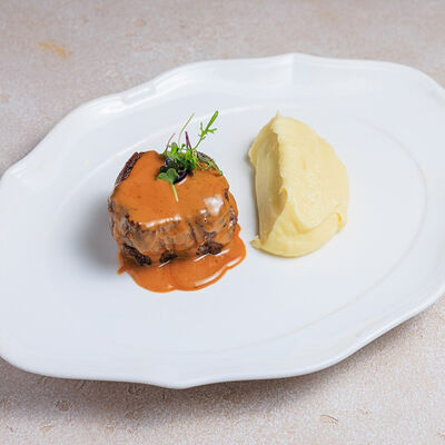 Вырезка в перечном соусе с гарниром на выбор в Bocconcino по цене 2920 ₽