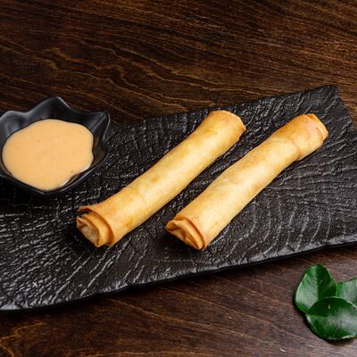 Спринг-ролл с говядиной в Суши & Саке Izakaya Bar по цене 572 ₽