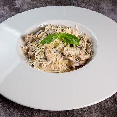 Спагетти с курицей и грибами в Ori по цене 590 ₽