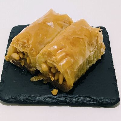 Турецкая пахлава с кедровым орехом в Джезва по цене 350 ₽