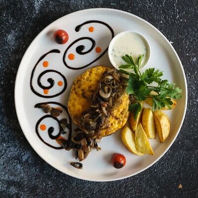 Бифштекс из телятины с сыром и бэйби-картофелемв Вирид ярд по цене 1188 ₽