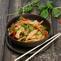 Лапша Wok с курицей в Lion Pizza