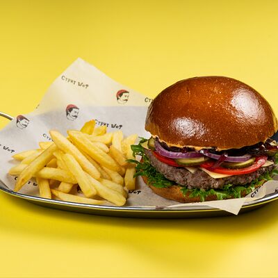 Фирменный бургер с говядиной в Стрит Шеф по цене 750 ₽