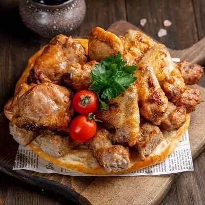 Шашлык в хлебе на 4 персоны свинина с курицей в Шашлык Хаус GRILL&PIZZA по цене 6150 ₽