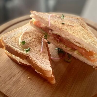 Сэндвич с лососем в Высота по цене 420 ₽